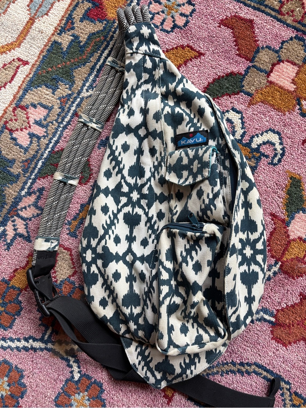 Kavu midnight blue & Cream Ikat Rope Sling Bag